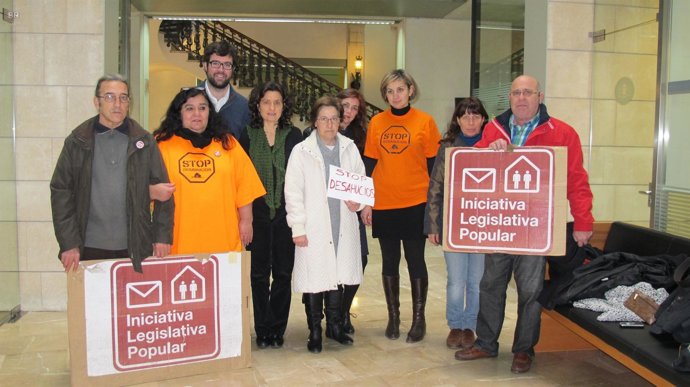 Miembros de MÉS con representantes de PAH