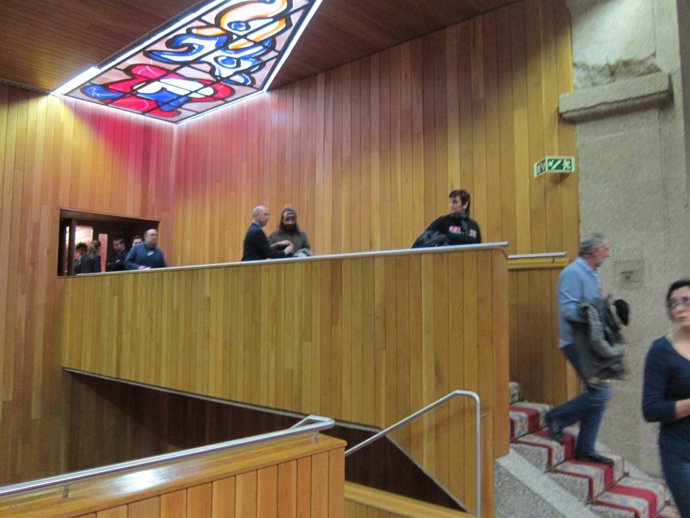Expulsados del pleno del Parlamento de Galicia