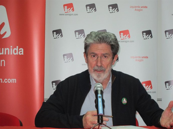 El coordinador de IU-Aragón, Adolfo Barrena