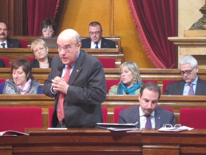 El conseller Boi Ruiz, en el pleno del Parlament