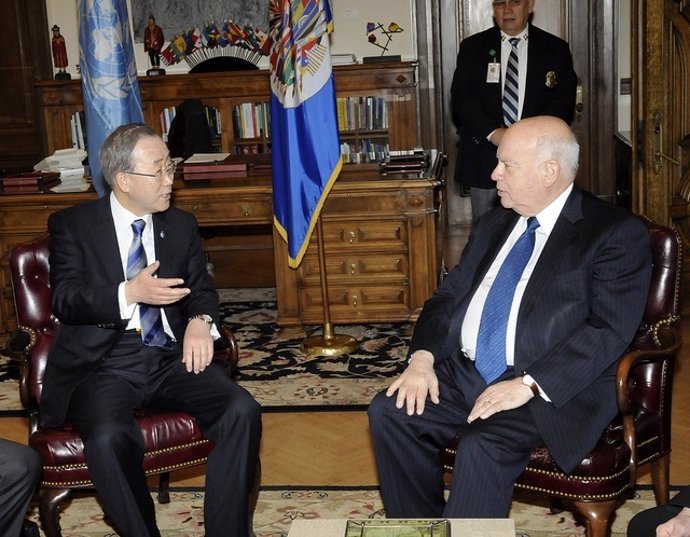 El secretario general de la ONU, Ban Ki Moon, y el de la OEA, José M. Insulza.