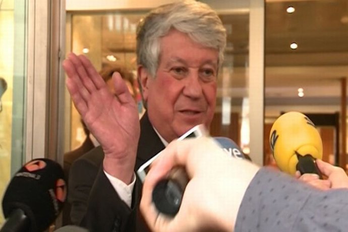 Arturo Fernández: "Reflexión no es una dimisión"