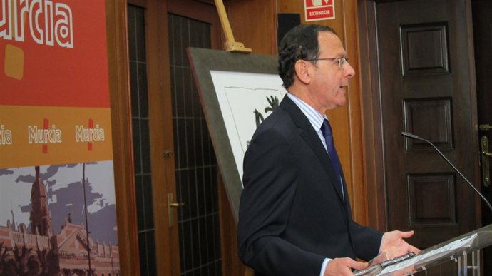El alcalde de Murcia contesta a preguntas de los medios