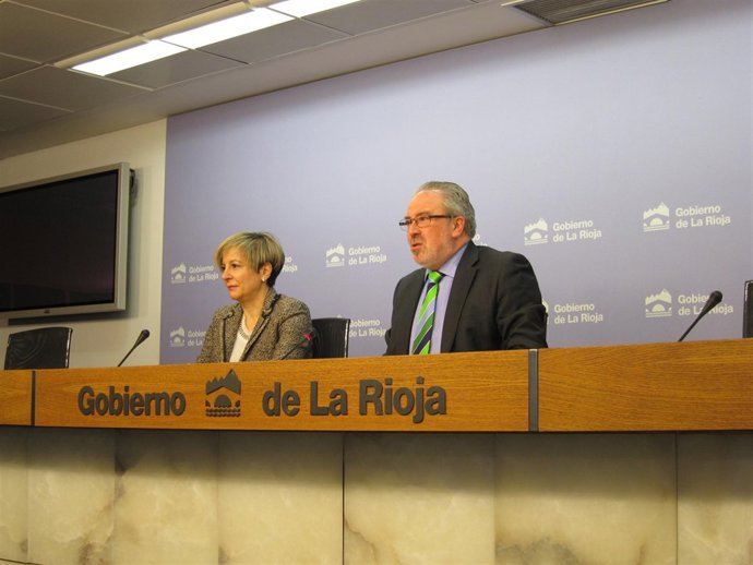 El consejero de Salud, José Ignacio Nieto, y la gerente del SERIS, María Luz