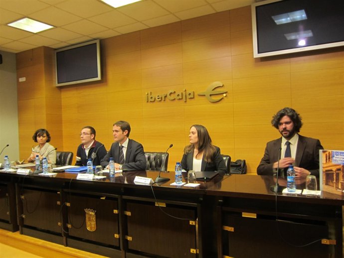 Presentación del número 49 de la revista 'Economia Aragonesa'.