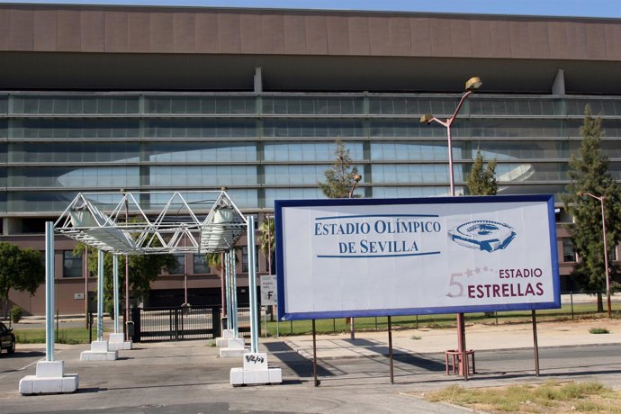 Accesos del estadio de la Cartuja.