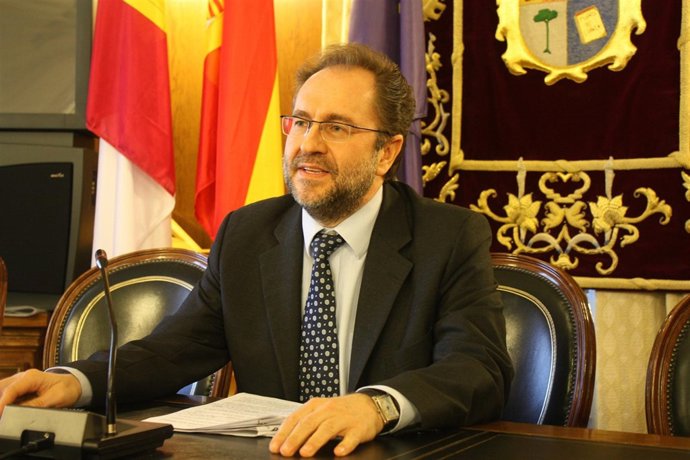 Huete en rueda de prensa