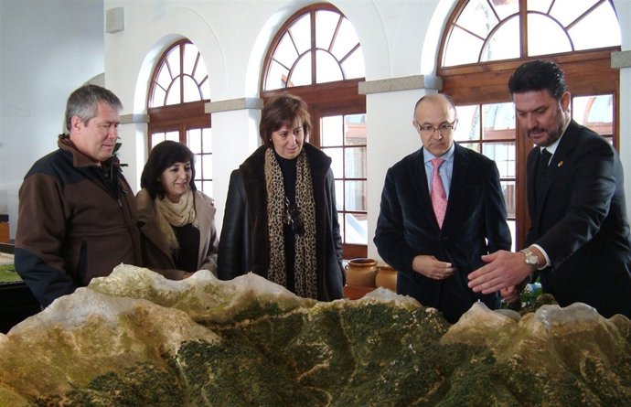 Ruiz Medrano(2d), durante su visita al ceneam