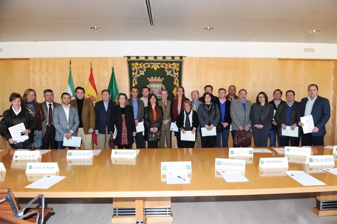 Acto de la firma de convenios de la Diputación con los ayuntamientos
