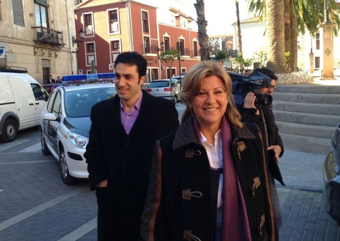 Antonia Moreno y Raúl Valerio, a su llegada a los juzgados de Orihuela
