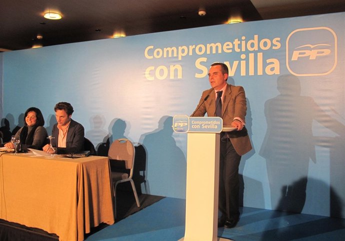Juan Bueno cierra la junta directiva del PP.