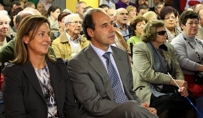 Ana Madrazo E Ignacio Diego, En Un Mitin Del PP