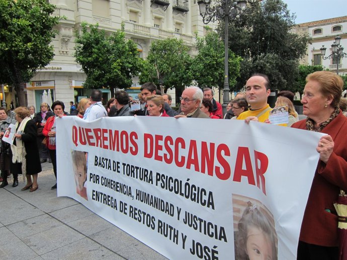 Miembros de la Plataforma Justicia para Ruth y José