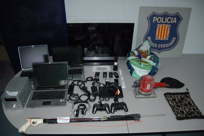 Material recuperado a los detenidos en Girona