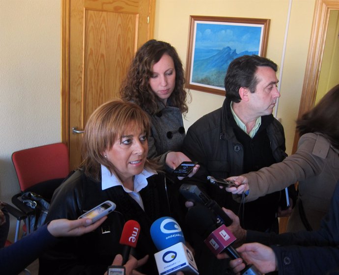 La delegada del Gobierno andaluz , Purificación Gálvez, atiende a la prensa.