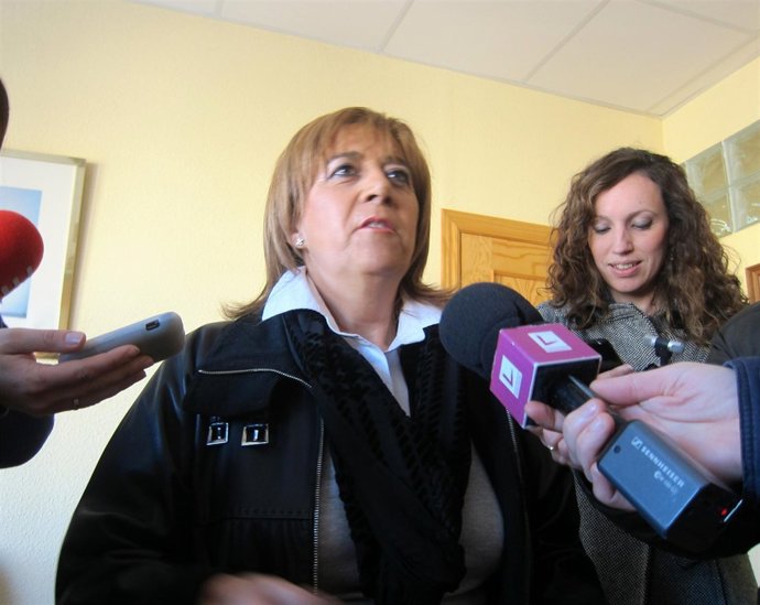 La delegada del Gobierno andaluz, Purificación Gálvez, atiende a la prensa.