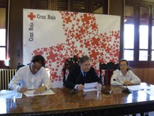 Martínez, Pastor y Peláez en la rueda de prensa de Cruz Roja