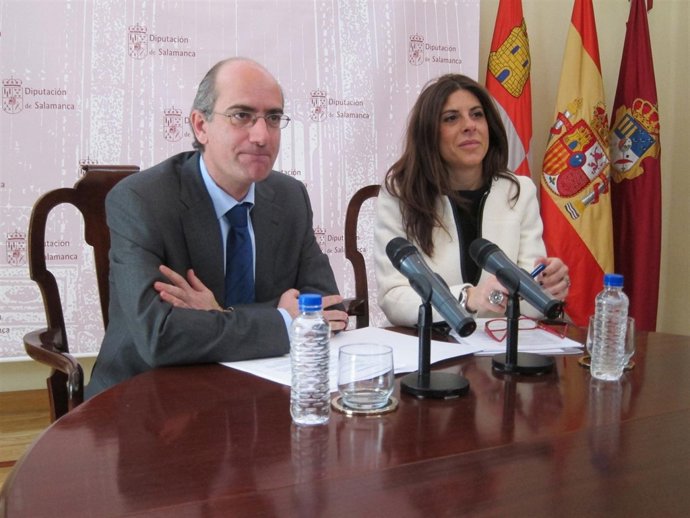 Javier Iglesias (I) y Chabela de la Torre (D)