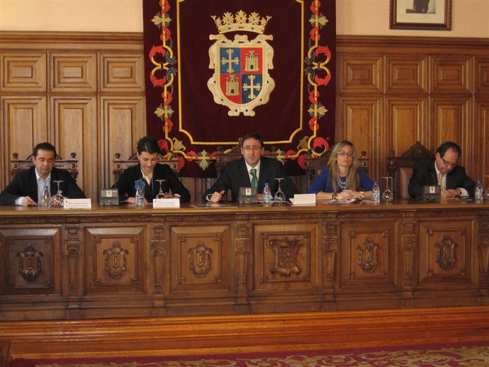 Polanco (C) presenta la I Feria del Stock