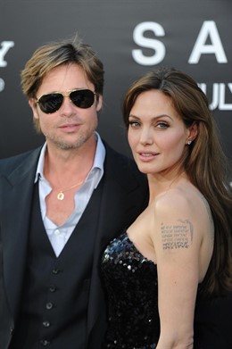 Los actores Brad Pitt y Angelina Jolie en la premiére de 'Salt' en Hollywood