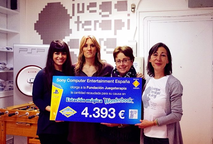 Sony-PlayStation cheque Fundación Juegaterapia