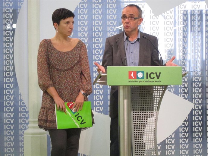 Laia Ortiz Y Joan Coscubiela En Rueda De Prensa