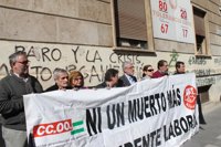 CCOO y UGT se concentran por la muerte de un trabajador en Fines y lamentan el aumento de fallecidos