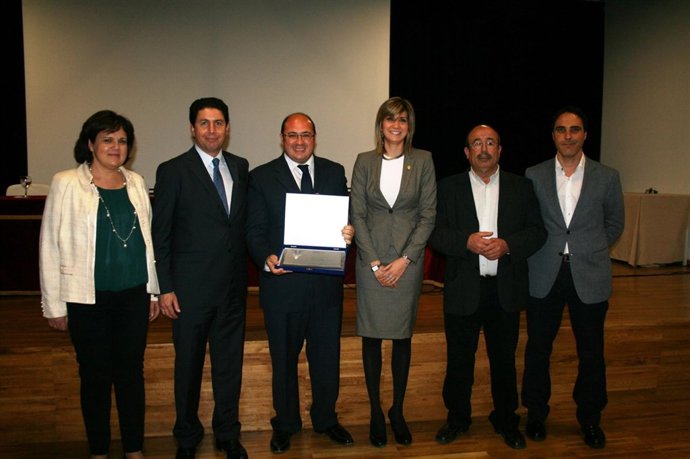 Pedro Antonio Sánchez recibe el premio