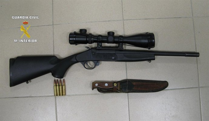 El detenido portaba un rifle del calibre 308 