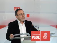 El PSOE extremeño pide a Monago medidas "inmediatas" que estimulen el consumo y frenen la "caída" del sector servicios