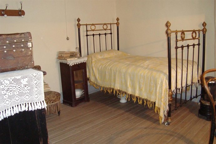 Habitacón de Machado en su casa-museo de Segovia.