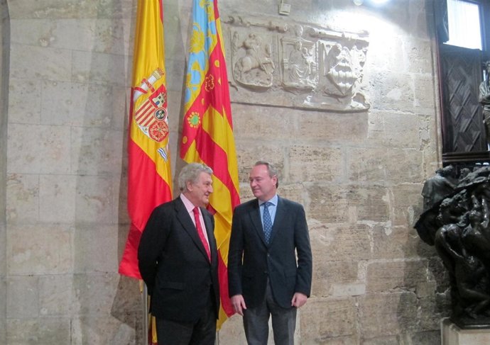 Jesús Posada (i) junto a Alberto Fabra en el Palau de la Generalitat
