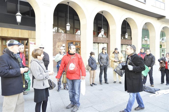 Los extrabajadores de Transportes Ochoa, antes de manifestarse.