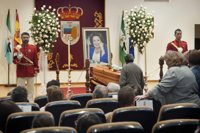 Multitud de amigos y vecinos se despiden de Marifé de Triana en la capilla ardiente