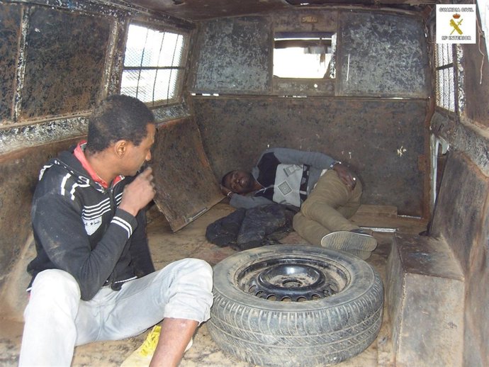 Inmigrantes tras ser rescatados