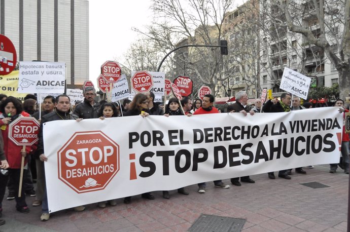 Manifestación de Stop Desahucios en Zaragoza.