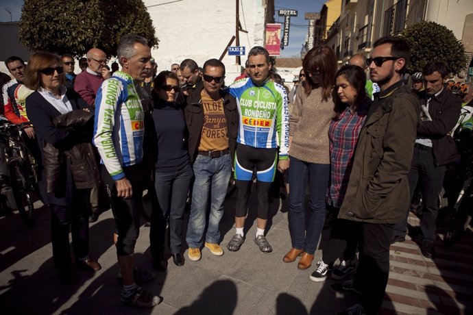 Concentración homenaje a los dos ciclistas de Ronda fallecidos