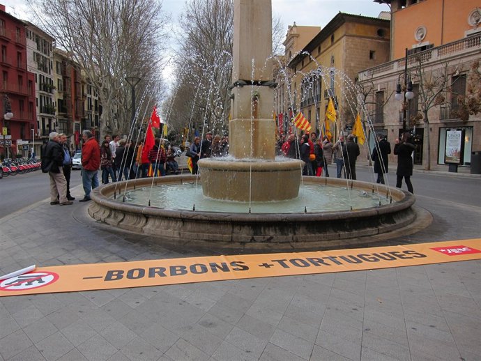 Manifestación Esquerra para cambio nombre plaza Joan Carles I