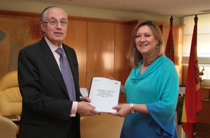 Del Olmo recibe la Memoria Anual del Consejo de Defensa del Contribuyente 