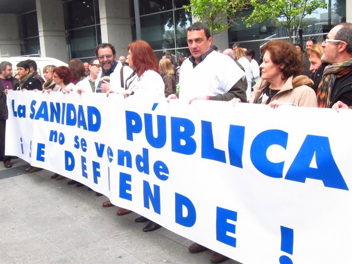 Miembros de partidos y asociaciones en defensa de la Sanidad