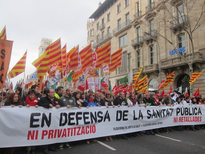 8.000 Personas Se Manifiestan Por Los Recortes Y La Privatización De La Sanidad