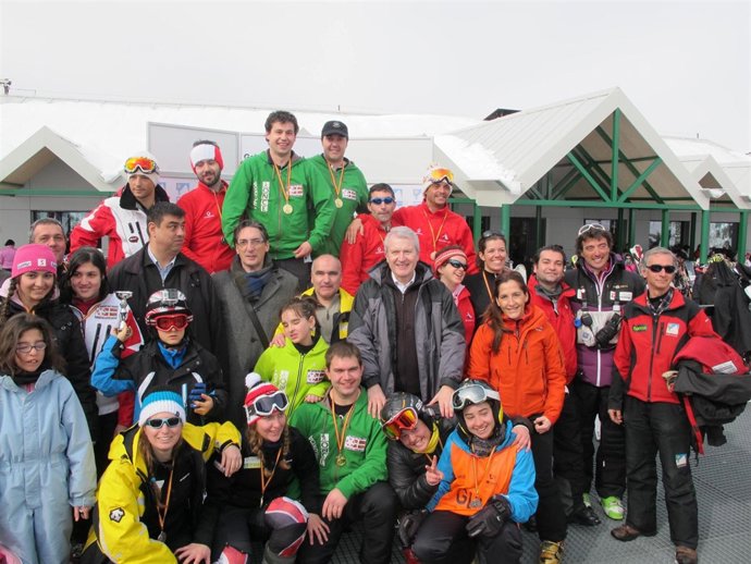 Del Río, con los premiados en Valdezcaray