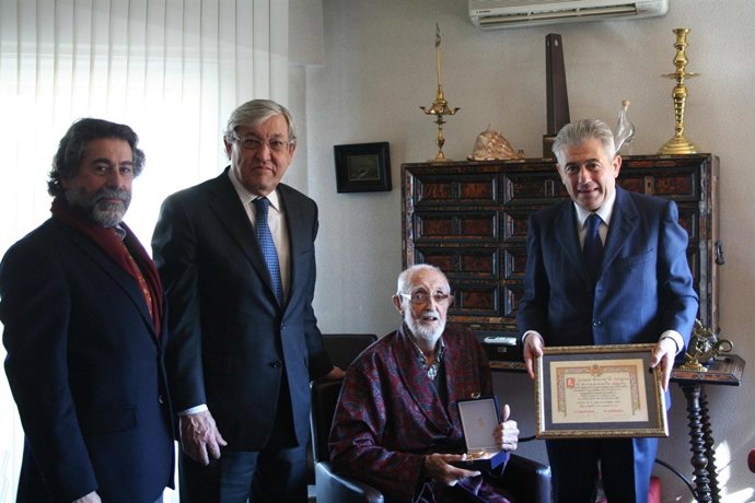 Entrega de premio a José Luis Sampedro