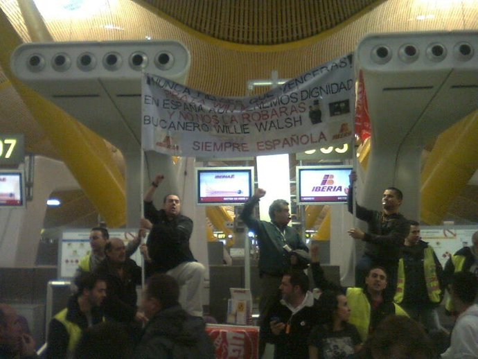 Trabajadores de Iberia en la T4