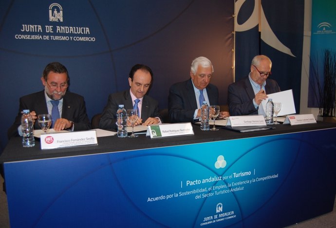 Firma del Pacto Andaluz del Turismo  CCOO UGT Junta y CEA