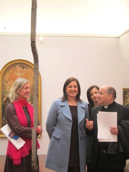 María José Català, en el centro, visita el San Pío V de Valencia