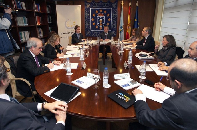 El vicepresidente de la Xunta con el patronato de la Fundación Galicia Europa