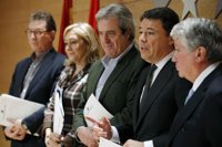 Economía.- Arturo Fernández dice que su "reflexión" sobre su continuidad al frente de la patronal "está en marcha"