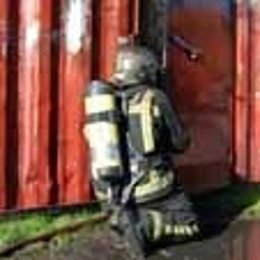 Bombero de la Comunidad trabajando