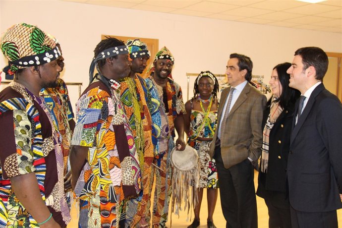 El alcalde con el grupo Teranga